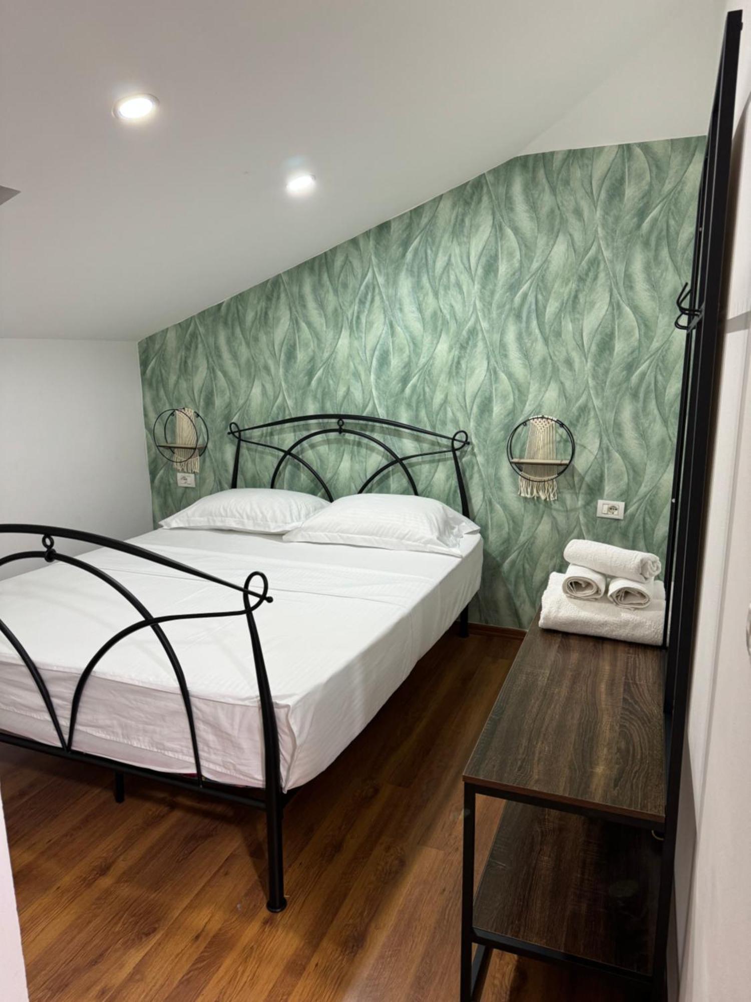 Guest House Himaj Berat Exterior foto